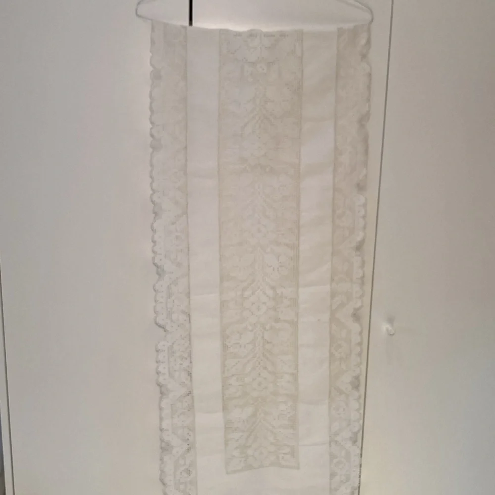 Bundle of (18)lace table runners (4) embroidery beautiful Victorian romantic